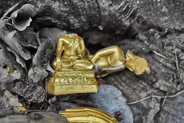 Mơ thấy tượng Phật đang hỏng cho thấy sự mất cân bằng Mơ thấy tượng Phật đang hỏng cho thấy sự mất cân bằng