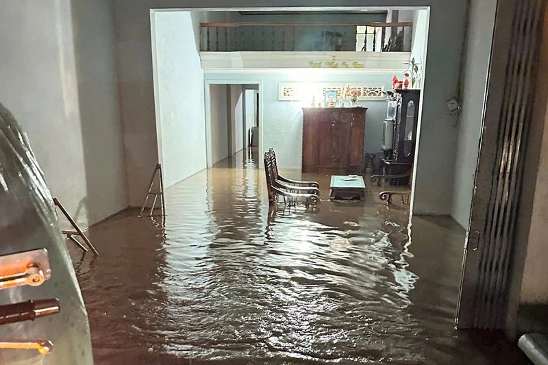 Nằm mơ thấy nước tràn vào nhà